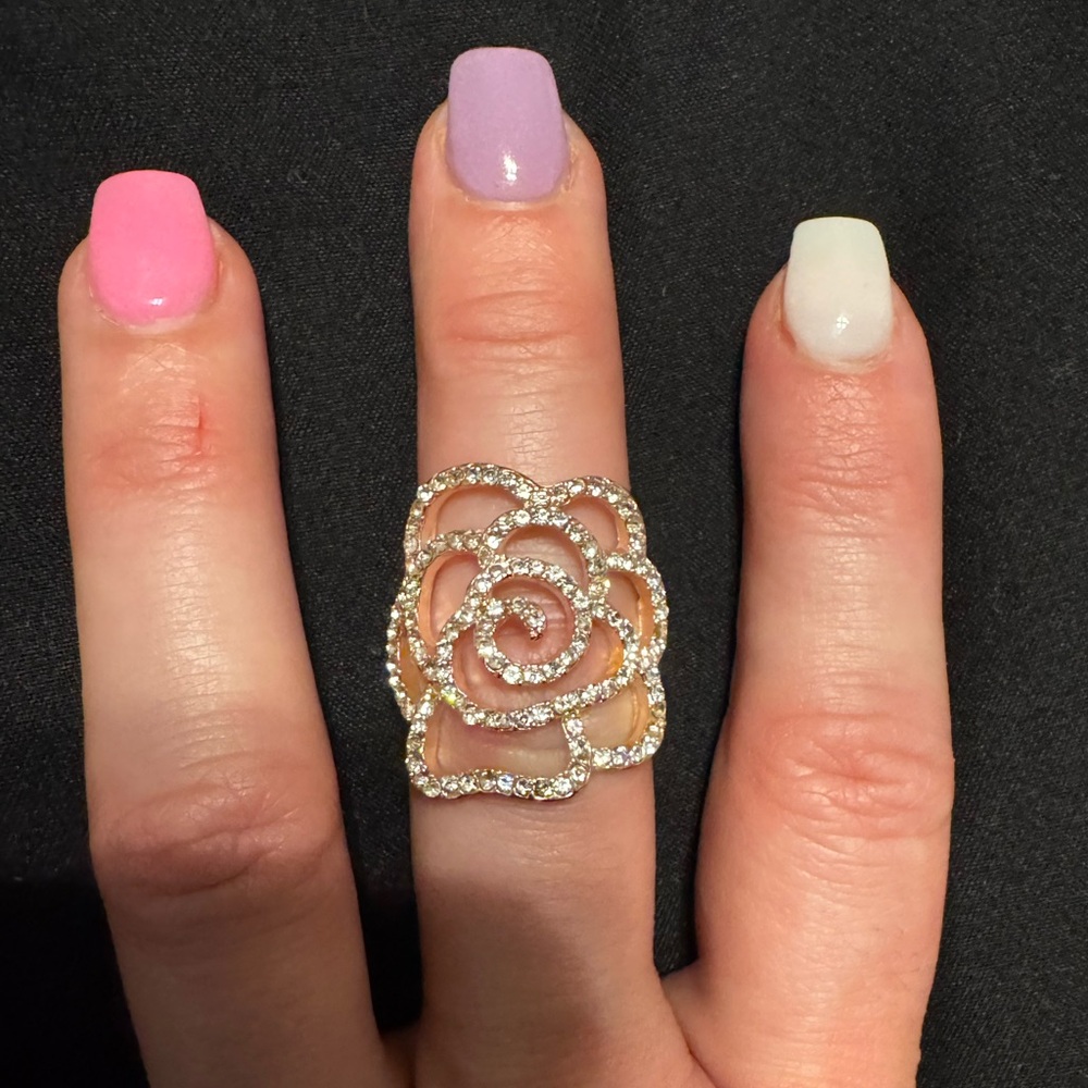 Elegant Gold Rose Ring